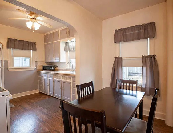 Dining
        room